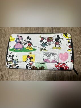 Authentic Disney Parks Minnie Mouse Comic Print Zip Around Wallet Rare - 7.5”